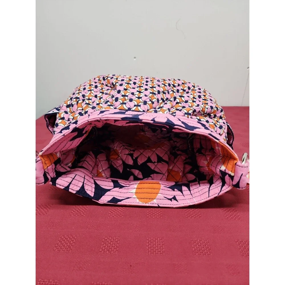 Vera Bradley Reversible Tote Bag Loves Me Pattern Pink Daisies Magnetic Closure